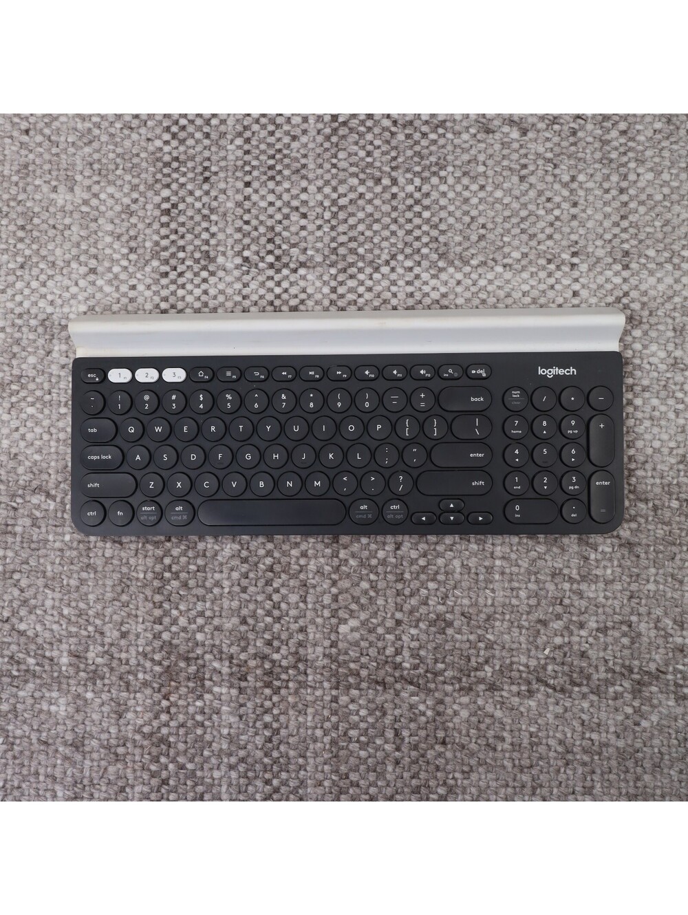 Logitech K780‎ Multi-Device Wireless Keyboard Bluetooth Numeric Keypad Compact